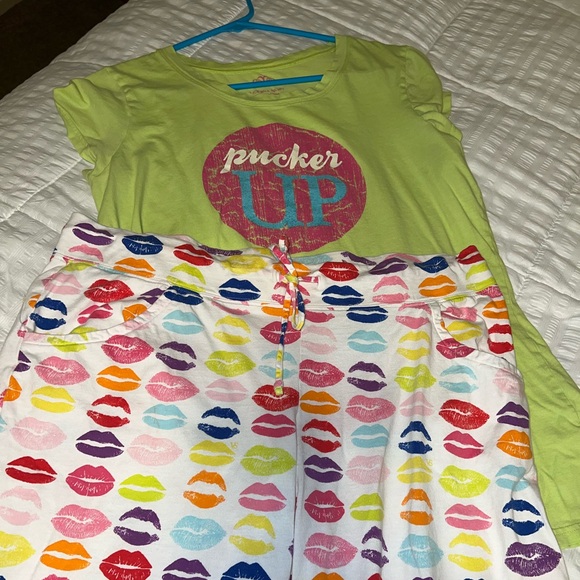 Victoria’s Secret Sleep Set Pucker Up - Picture 1 of 15